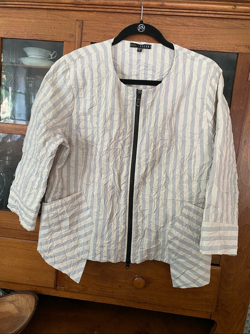 DEAL! KOZAN striped zippered jacket w/ deep pockets & 3/4 sleeves in pale tones